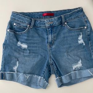 COPY - Jennifer Lopez denim shorts with holes
